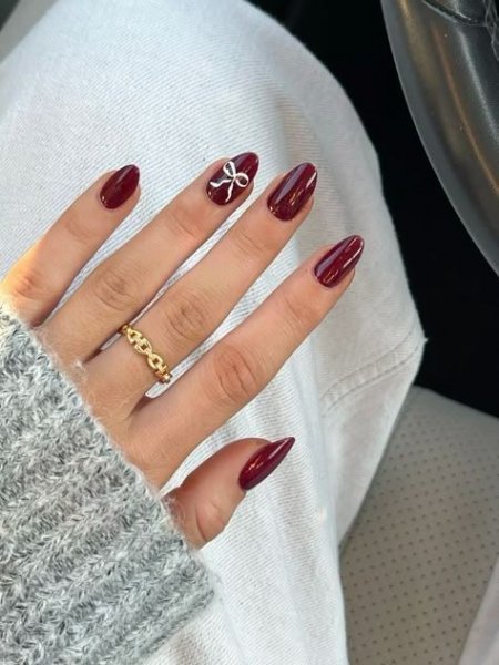 ناخن عروس قرمز