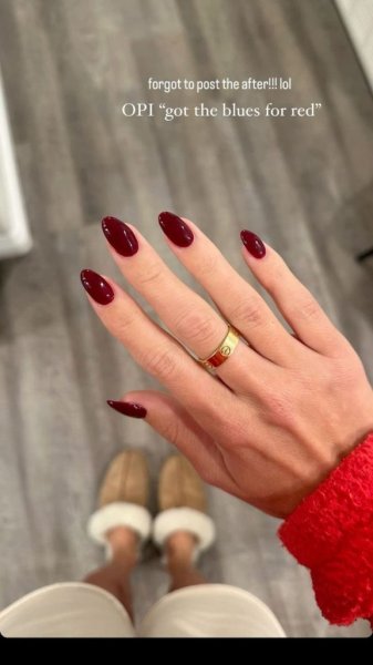 ناخن عروس قرمز