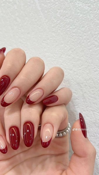 ناخن عروس قرمز
