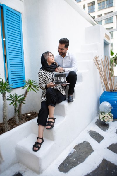  ژست عکس دونفره عاشقانه در اتلیه