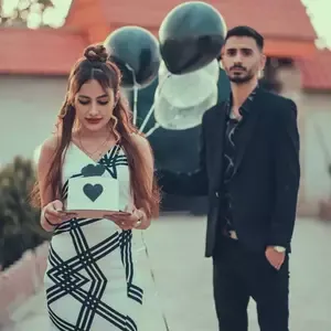  ژست عکس دونفره عاشقانه در اتلیه