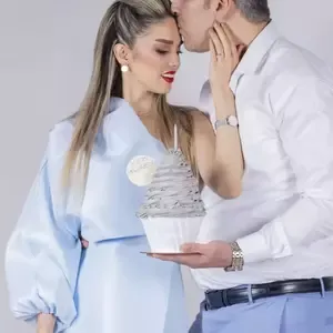  ژست عکس دونفره عاشقانه در اتلیه