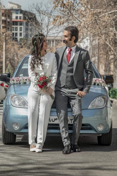  ژست عکس دونفره عاشقانه در اتلیه