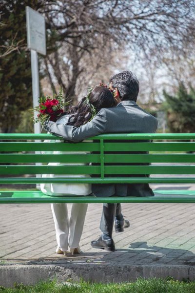  ژست عکس دونفره عاشقانه در اتلیه