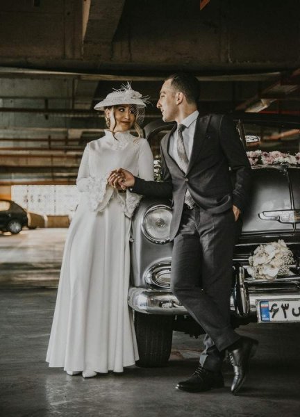  ژست عکس دونفره عاشقانه در اتلیه