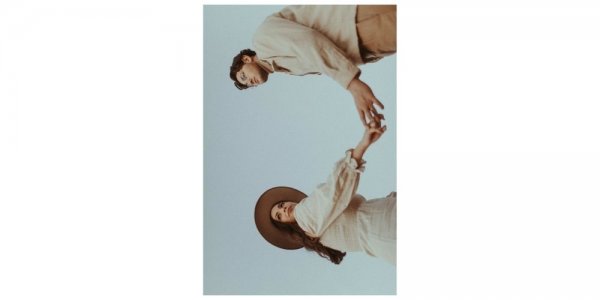  ژست عکس دونفره سلفی عاشقانه