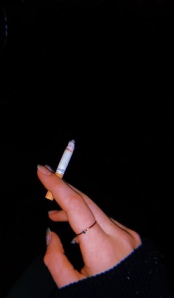  عکس دارک دخترانه با سیگار