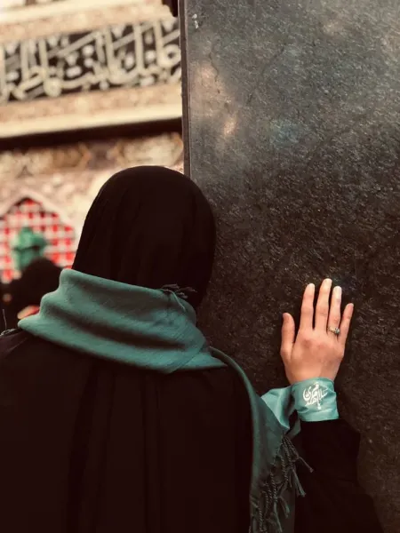 عکس دختر با حجاب لاکچری