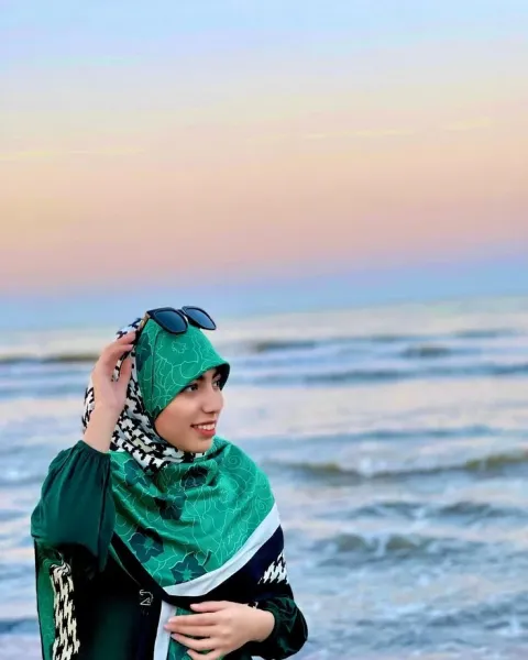 عکس دختر با حجاب لاکچری