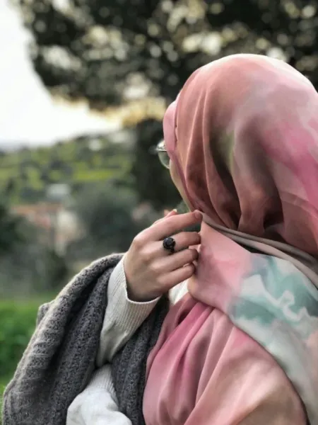 عکس دختر با حجاب لاکچری