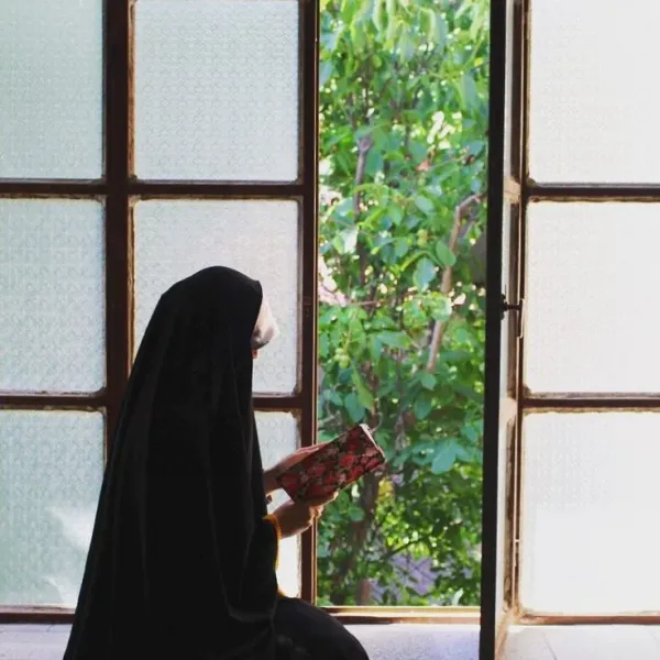 عکس دختر با حجاب لاکچری
