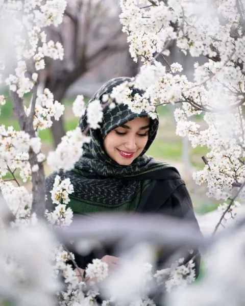 عکس دختر با حجاب لاکچری