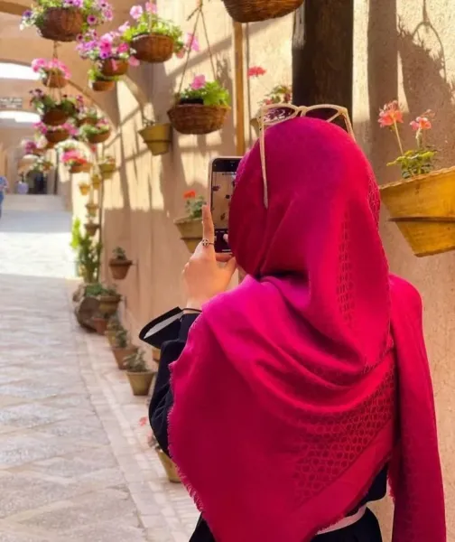 عکس دختر با حجاب لاکچری