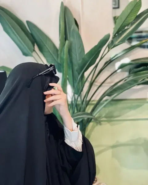 عکس دختر با حجاب لاکچری