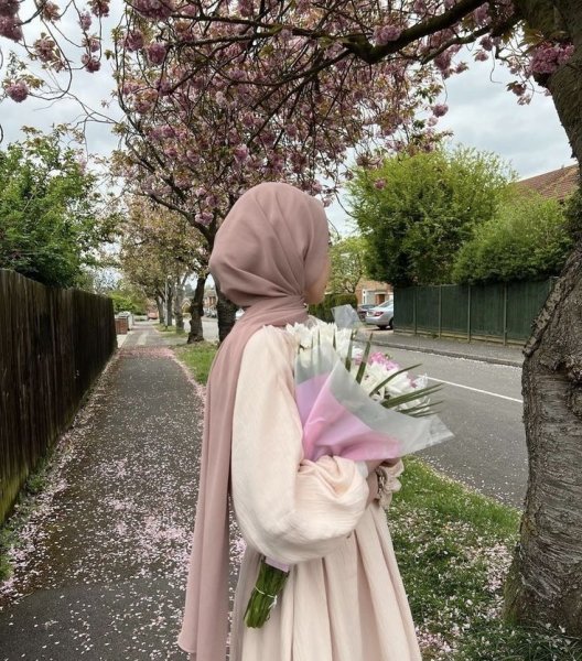 عکس دختر با حجاب لاکچری