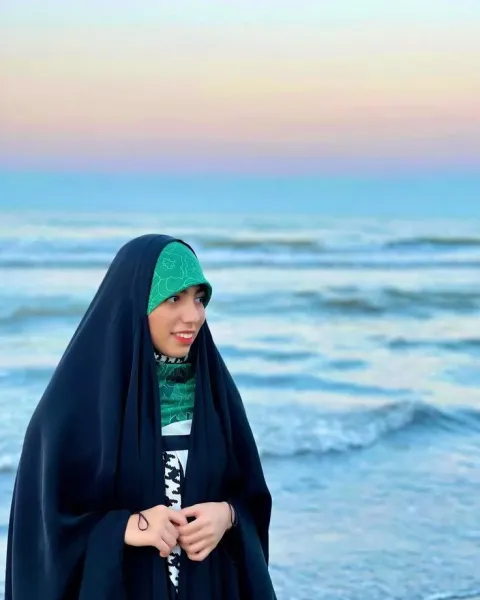 عکس دختر با حجاب لاکچری