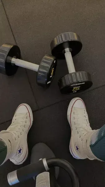 عکس دختر در باشگاه بدون چهره