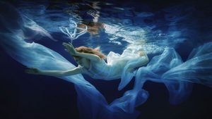  عکس شنا در استخر دخترانه