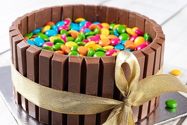  تزیین کیک شکلاتی تولد