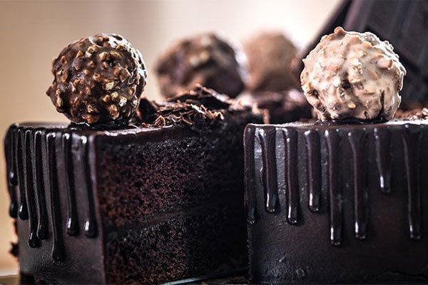  تزیین کیک شکلاتی تولد