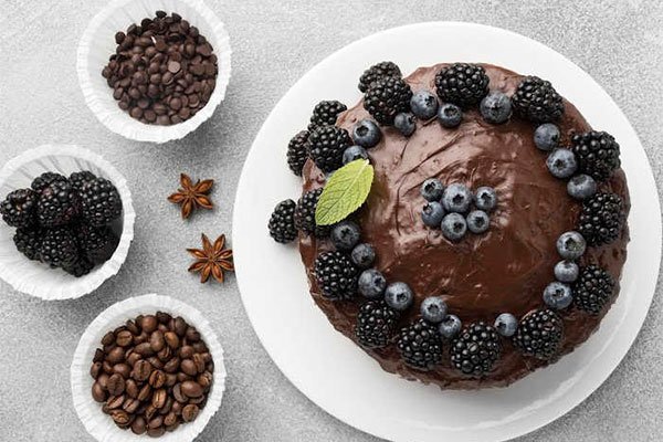  تزیین کیک شکلاتی تولد