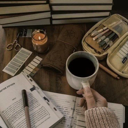  عکس قهوه و کتاب در کافه