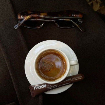  عکس قهوه و کتاب در کافه
