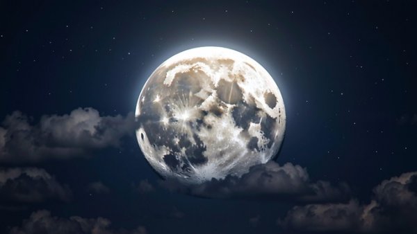 عکس ماه در شب برای پروفایل