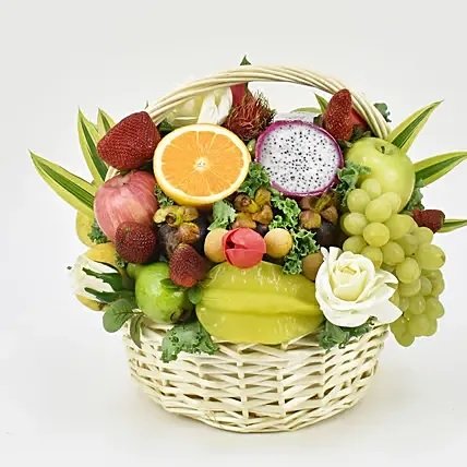 تزیین میوه نوبرانه برای عروس در سبد