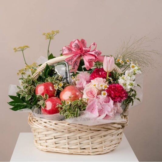 تزیین میوه نوبرانه برای عروس در سبد