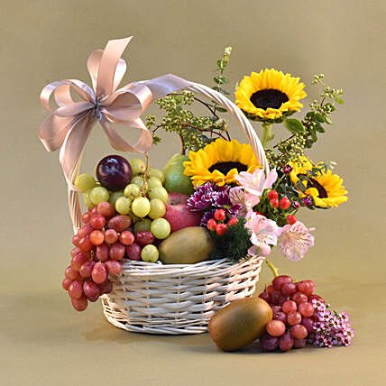 تزیین میوه نوبرانه برای عروس در سبد