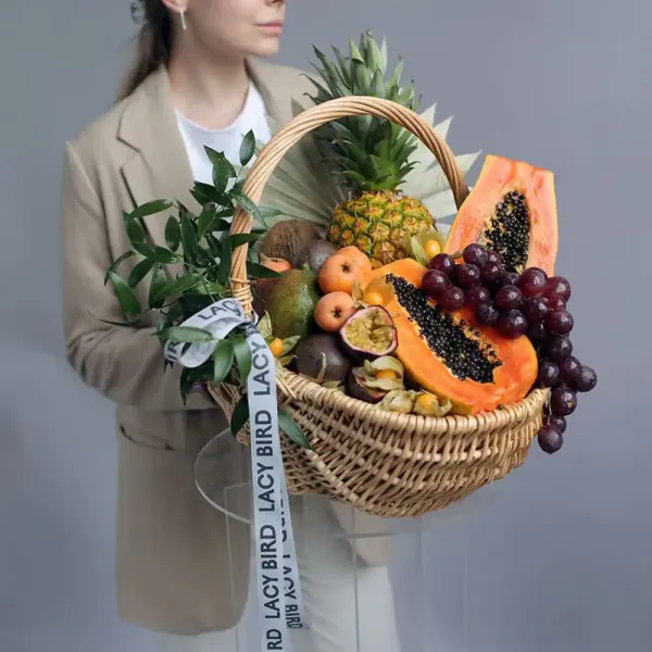  تزیین میوه در سبد حصیری