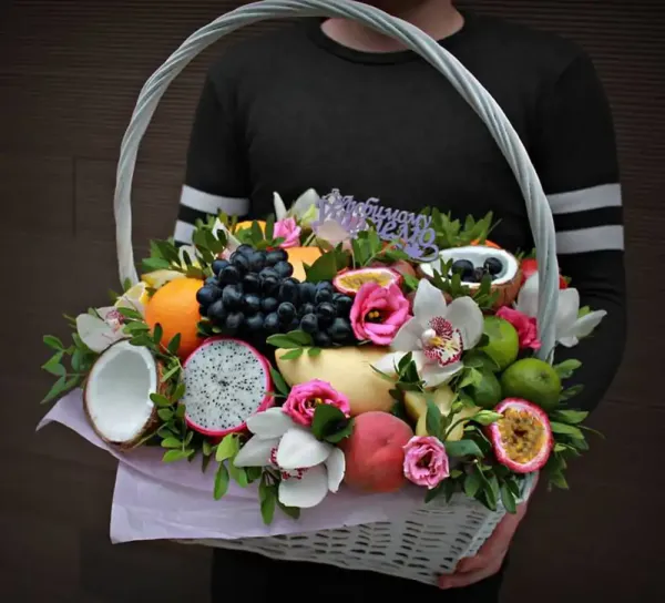  تزیین میوه در سبد حصیری