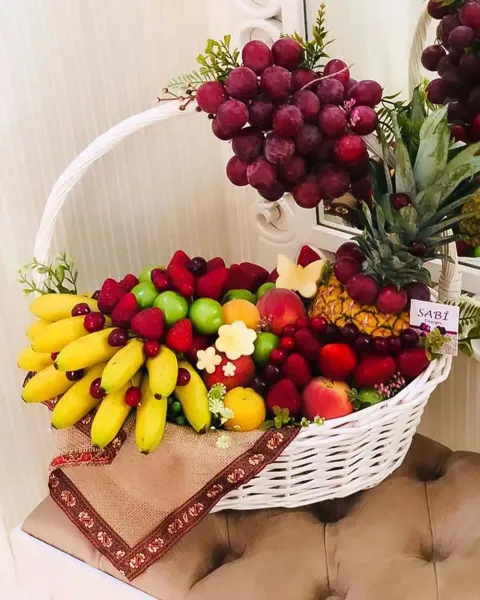  تزیین میوه در سبد حصیری