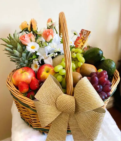  تزیین میوه در سبد حصیری