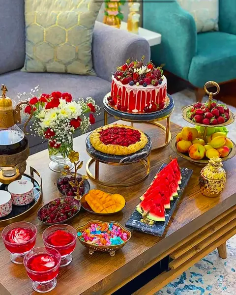  چیدمان میز پذیرایی لاکچری