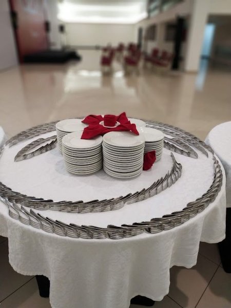  چیدمان میز شام سلف سرویس