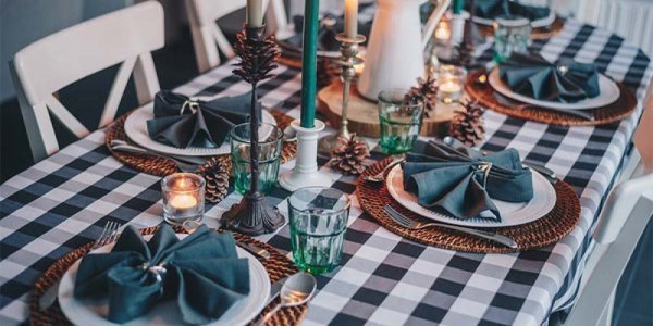  چیدمان میز شام لاکچری