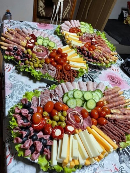  چیدمان میز مزه
