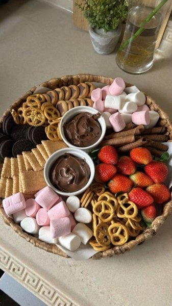  چیدمان میز مزه