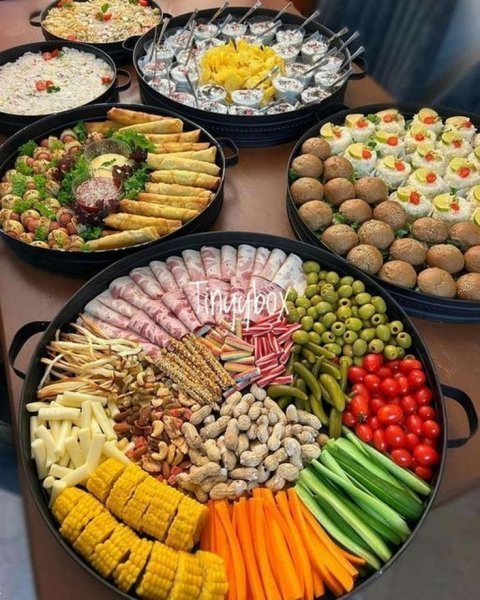  چیدمان میز مزه