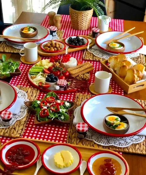 چیدمان میز صبحانه لاکچری