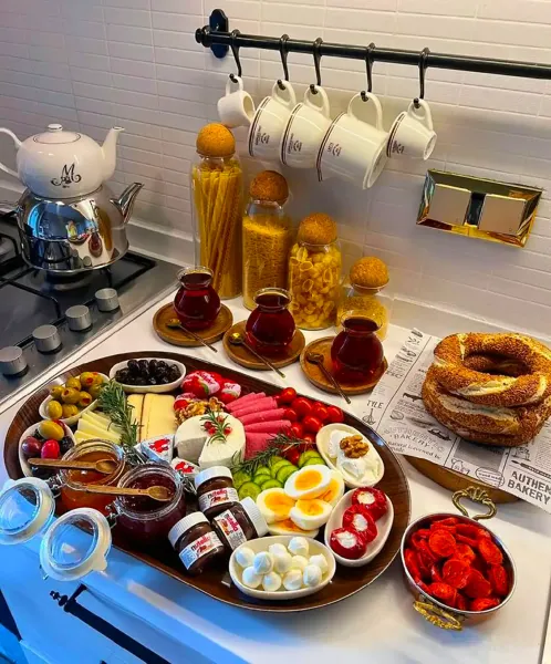 چیدمان میز صبحانه لاکچری