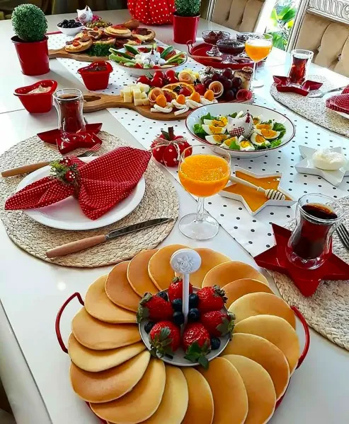 چیدمان میز صبحانه لاکچری