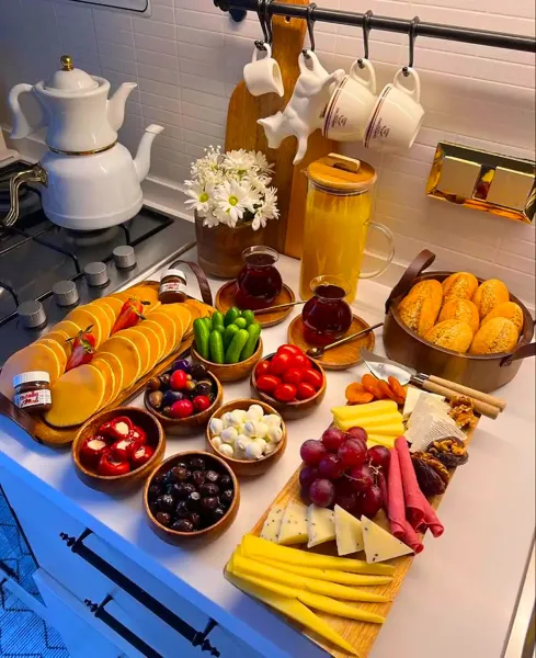چیدمان میز صبحانه لاکچری