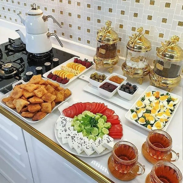  تزیین صبحانه سلامت با پنیر و خیار و گوجه و تخم مرغ