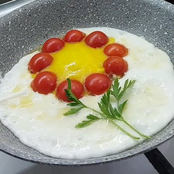  تزیین صبحانه سلامت با پنیر و خیار و گوجه و تخم مرغ