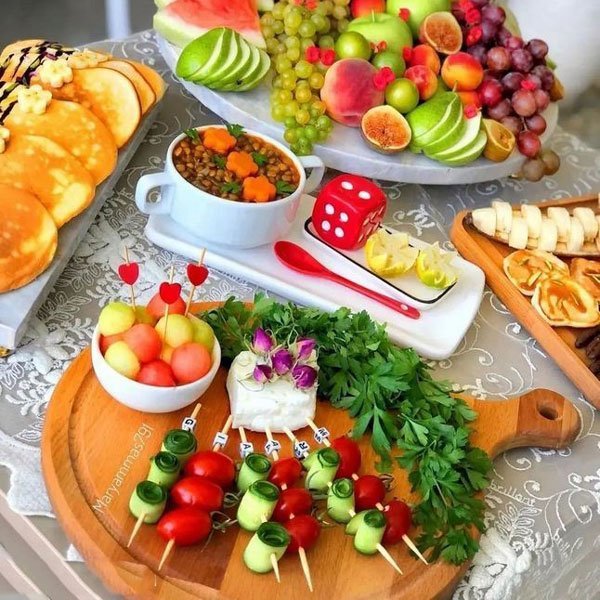  تزیین صبحانه سلامت با پنیر و خیار و گوجه و تخم مرغ