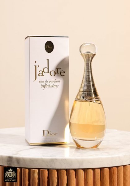  اسامی عطرهای معروف زنانه با عکس