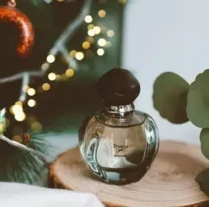  خوشبو ترین عطر زنانه با ماندگاری بالا